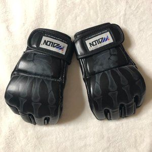 Sports gloves for women